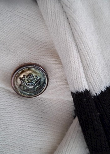 Düğmeli Siyah Beyaz Çizgili Kadın Hırka - Görsel 3