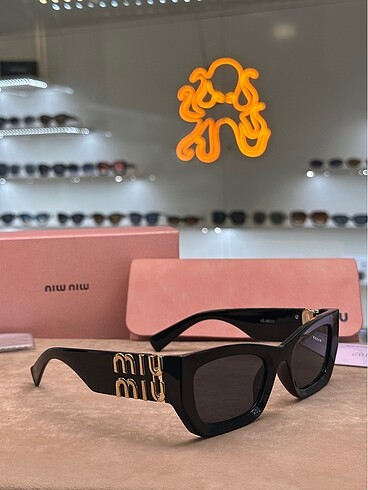 Miu Miu Miu Miu Classic siyah inci