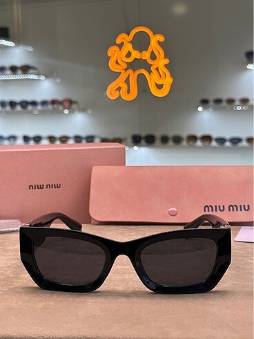 Beden Miu Miu Classic siyah inci