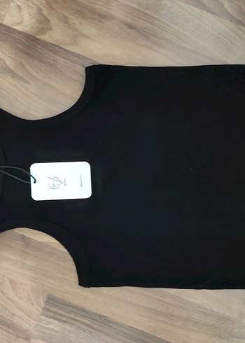 Siyah Yüksek Yakalı Kadın Atlet - Görsel 3