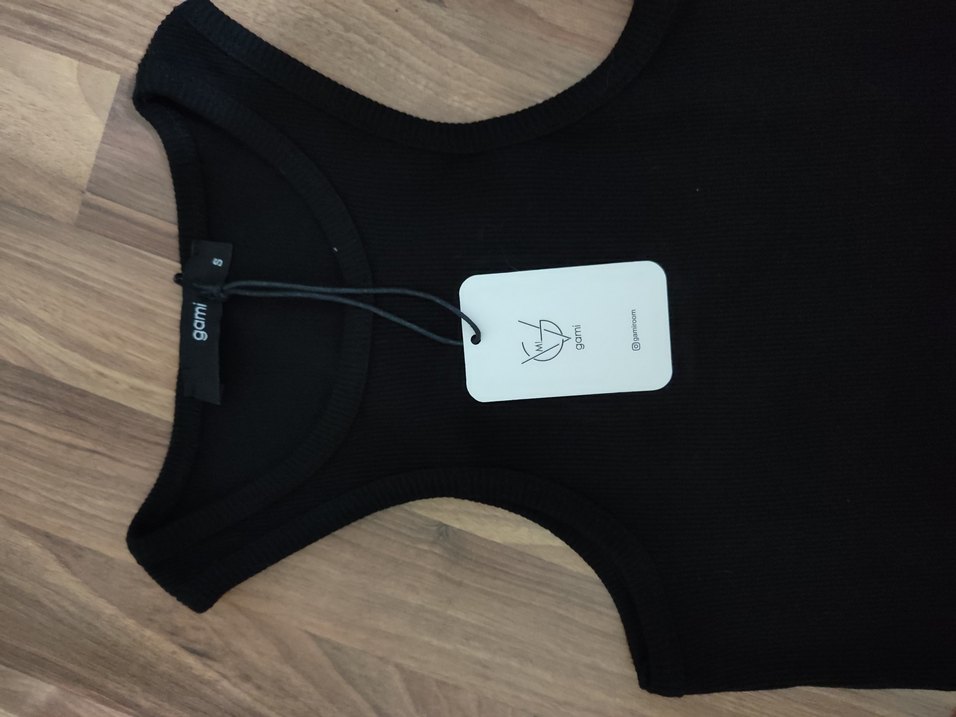 Siyah Yüksek Yakalı Kadın Atlet - Görsel 2