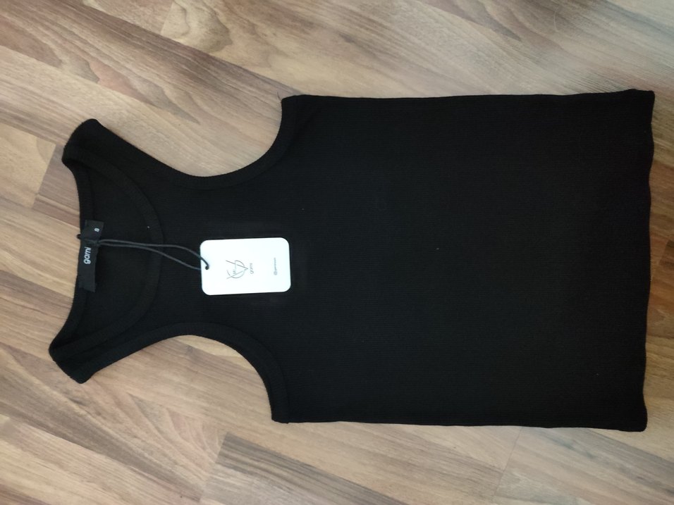 Siyah Yüksek Yakalı Kadın Atlet - Görsel 3