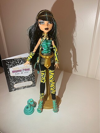 Monster High Bebeği