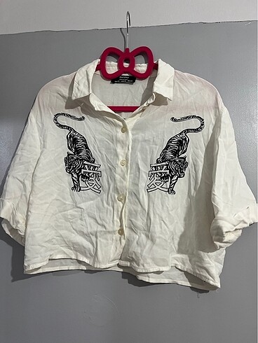 BERSHKA KAPLAN DESENLİ BEYAZ CROP GÖMLEK