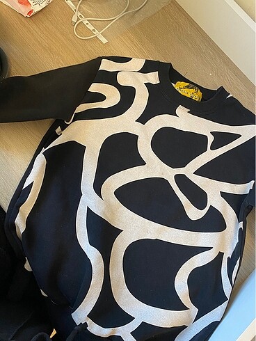 Desenli kaliteli sweatshirt
