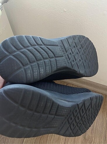 33 Beden siyah Renk Skechers çocuk ayakkabısı