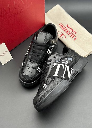 VALENTİNO GARAVANİ BLACK - Görsel 3