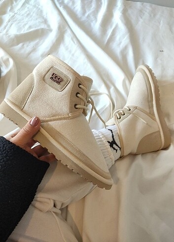 Ugg UGG BAĞCİKLİ İCİ TÜYLÜ BOT  bej 