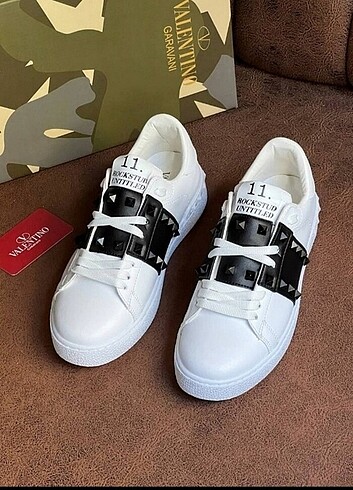 Valentino Garavani White / Black