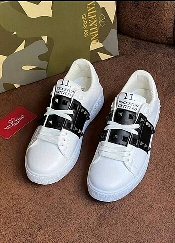 Valentino Garavani White / Black