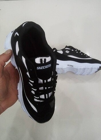 37 Beden siyah Renk SKECHERS