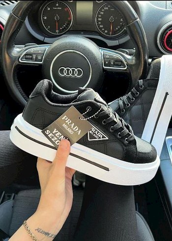 PRADA MİLANO