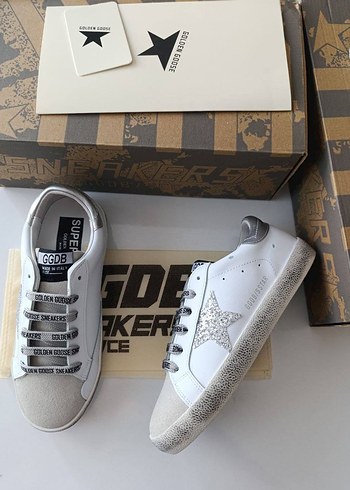 39 Beden çeşitli Renk GOLDEN GOOSE DELUXE