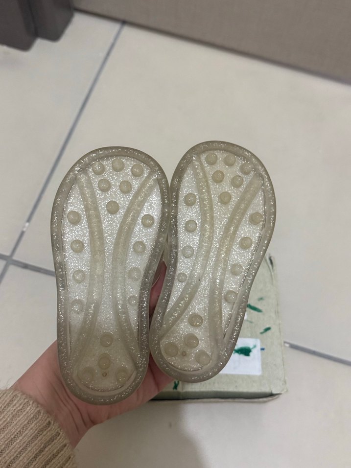 Beyaz Parıltılı Kız Çocuk Sandaletleri 23 numara - Görsel 3