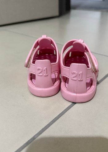 Kız Çocuk Pembe Tokalı Kauçuk Sandalet - Görsel 2