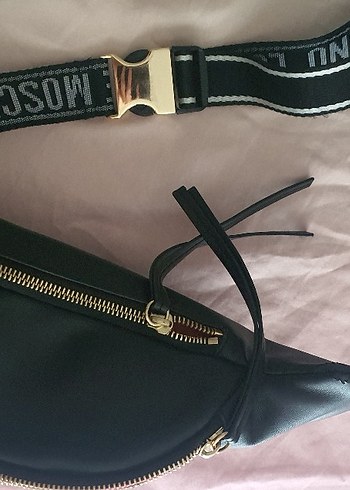 Beden Love Moschino Zincir Detaylı Siyah Deri Kadın Çanta