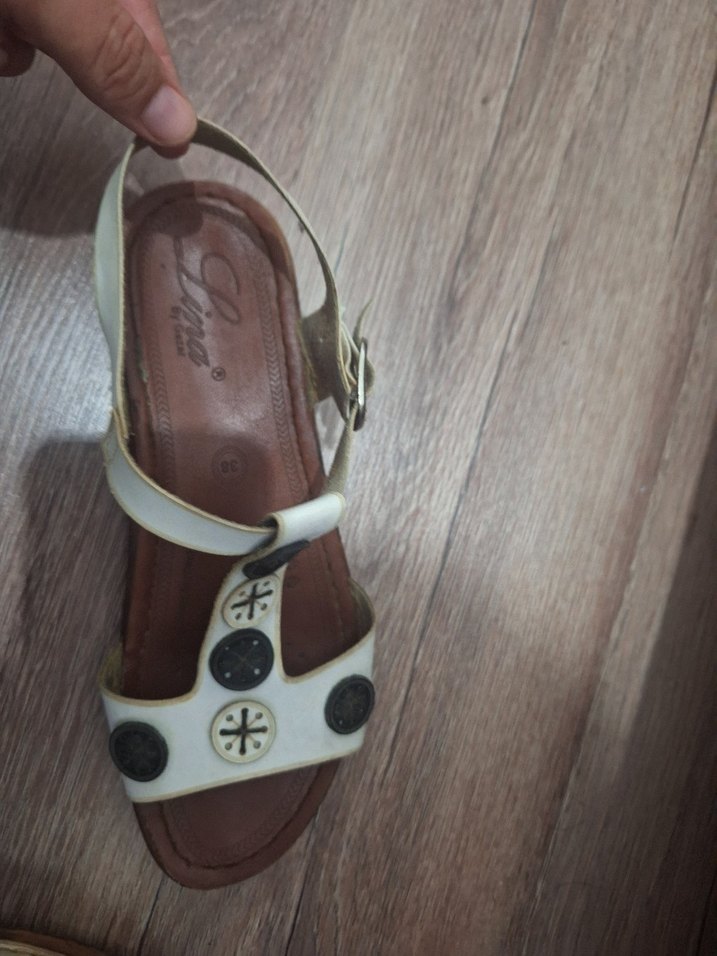 Beyaz Tokalı Kadın Sandalet - Görsel 3