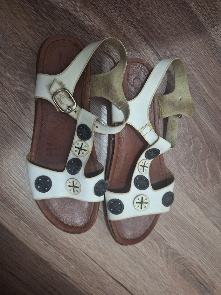 Beyaz Tokalı Kadın Sandalet - Görsel 2