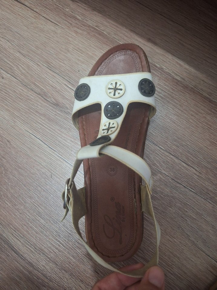 Beyaz Tokalı Kadın Sandalet - Görsel 4