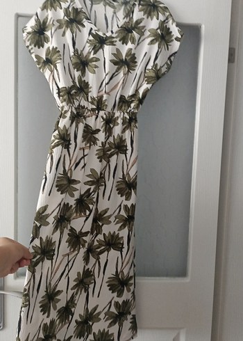 V Yaka Gri Çiçek Desenli Uzun Elbise - Görsel 5