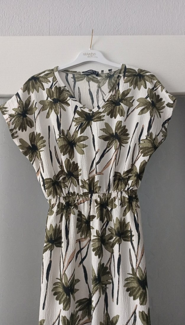 V Yaka Gri Çiçek Desenli Uzun Elbise - Görsel 4