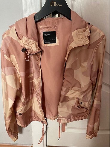 Bershka yağmurluk