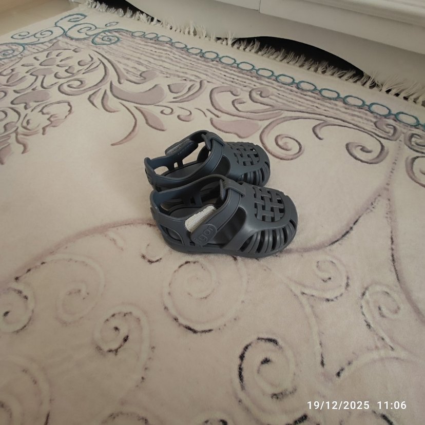 Gri Erkek Çocuk Bükümlü Kauçuk Terlik - Görsel 2