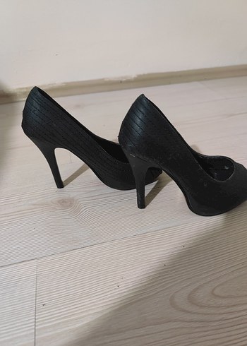 36 Beden Siyah Yılan Desenli Pliseli Stiletto Topuklu