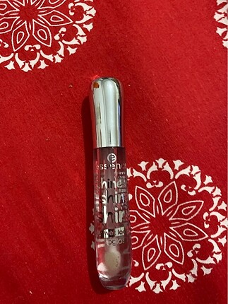 essence lip gloss parlatıcı