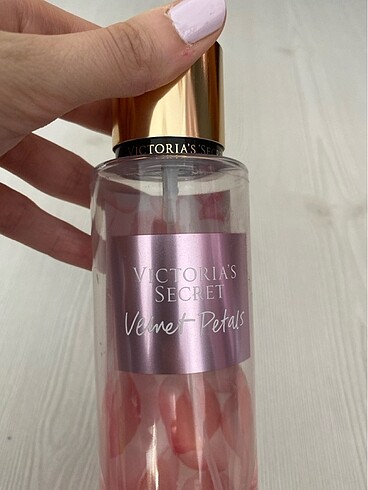 Beden Renk Victoria Secret Velvet Petals Body Mist