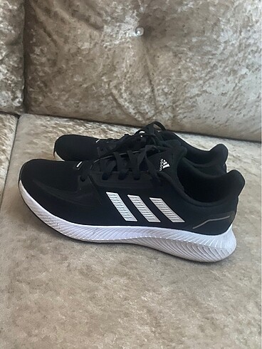 Adidas spor ayakkabı