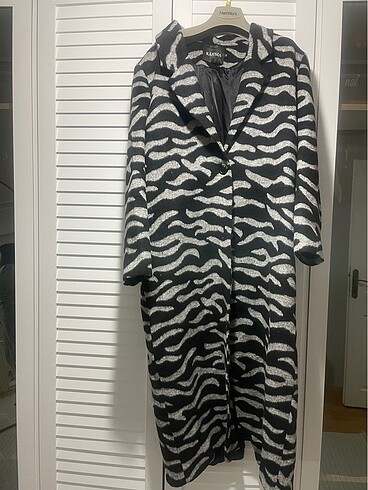 Zebra desenli kaşe kaban
