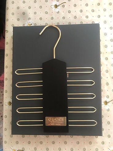 Gucci kravat askısı