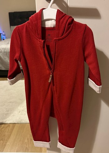 Kırmızı Kapüşonlu Bebek Tulum - Görsel 4