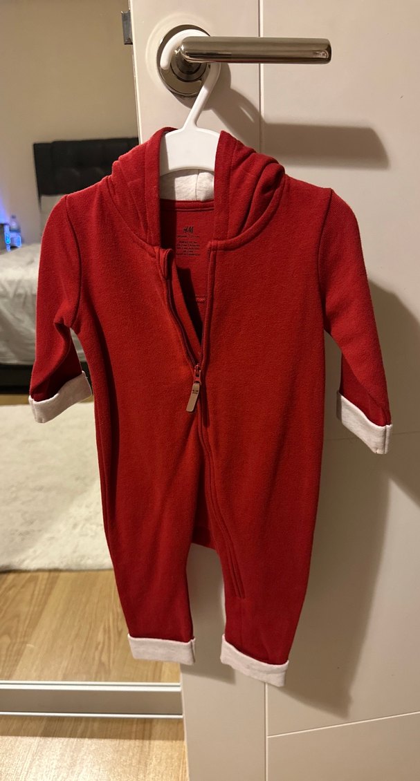 Kırmızı Kapüşonlu Bebek Tulum - Görsel 4