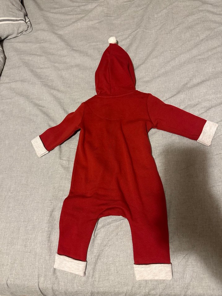 Kırmızı Kapüşonlu Bebek Tulum - Görsel 3