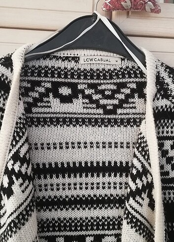 Bol dökümlu  hırka - Görsel 2