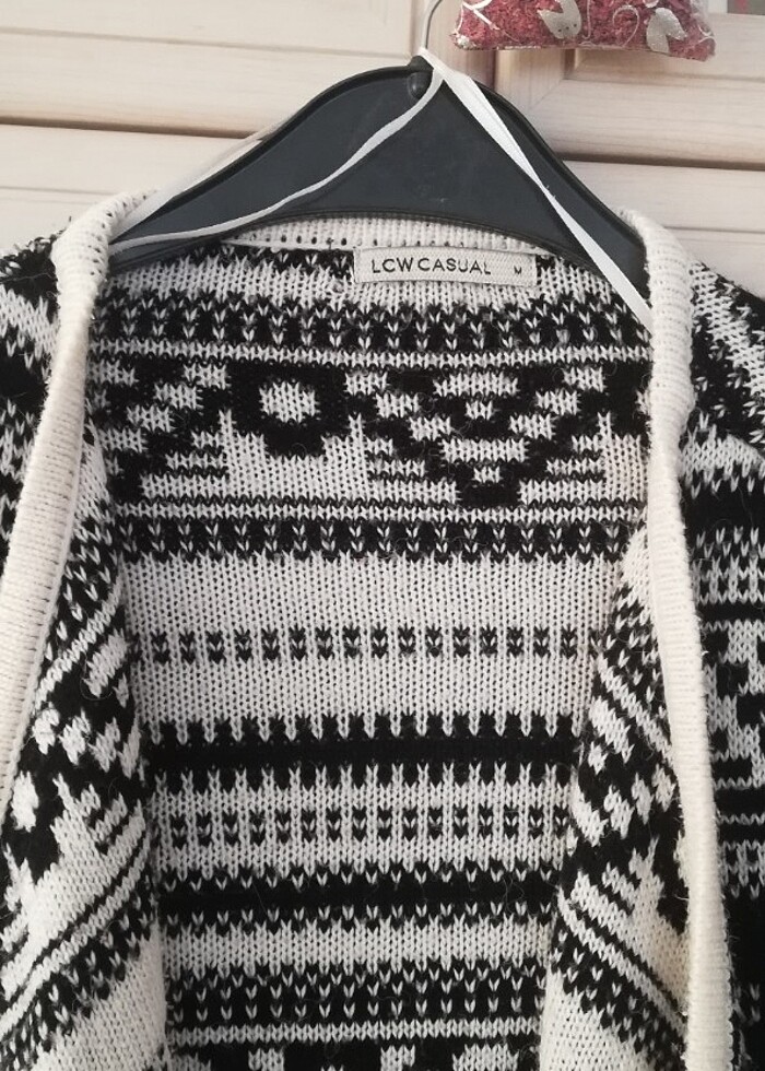 Bol dökümlu  hırka - Görsel 2