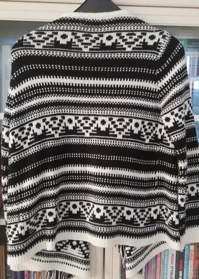 Bol dökümlu  hırka - Görsel 3