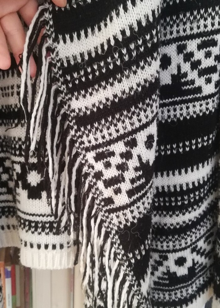 Bol dökümlu  hırka - Görsel 4