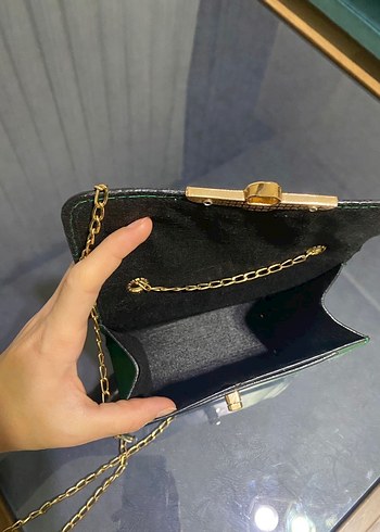 Zincir Detaylı Yeşil Deri Kadın Çanta - Görsel 3