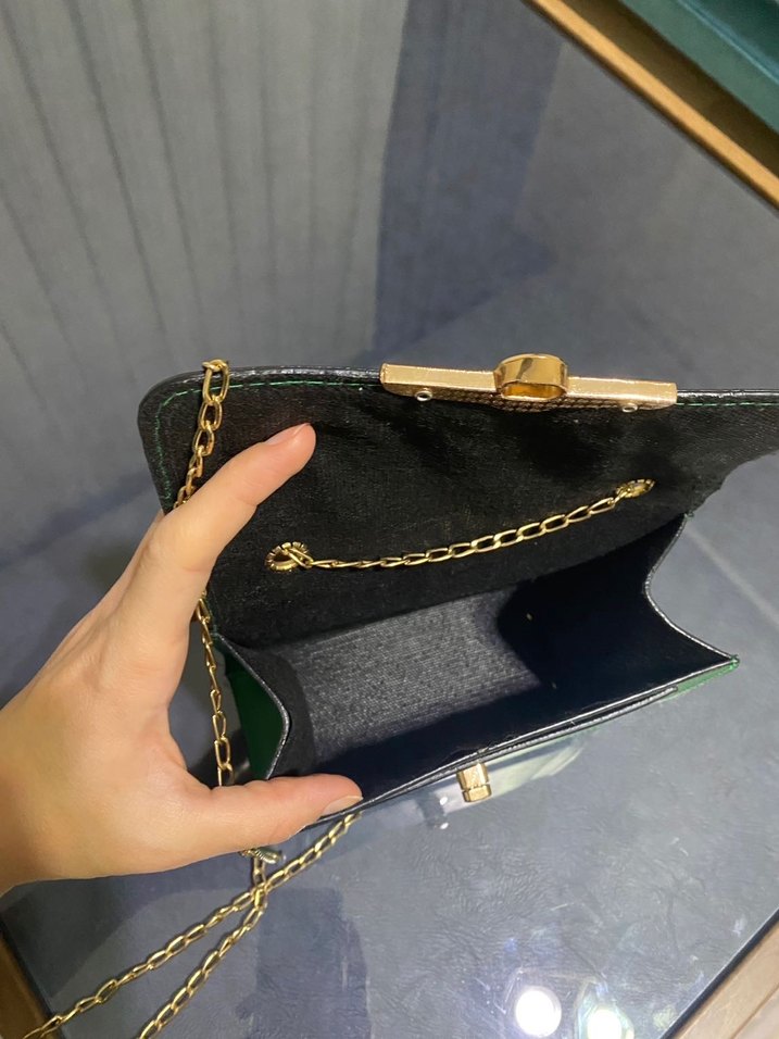 Zincir Detaylı Yeşil Deri Kadın Çanta - Görsel 3