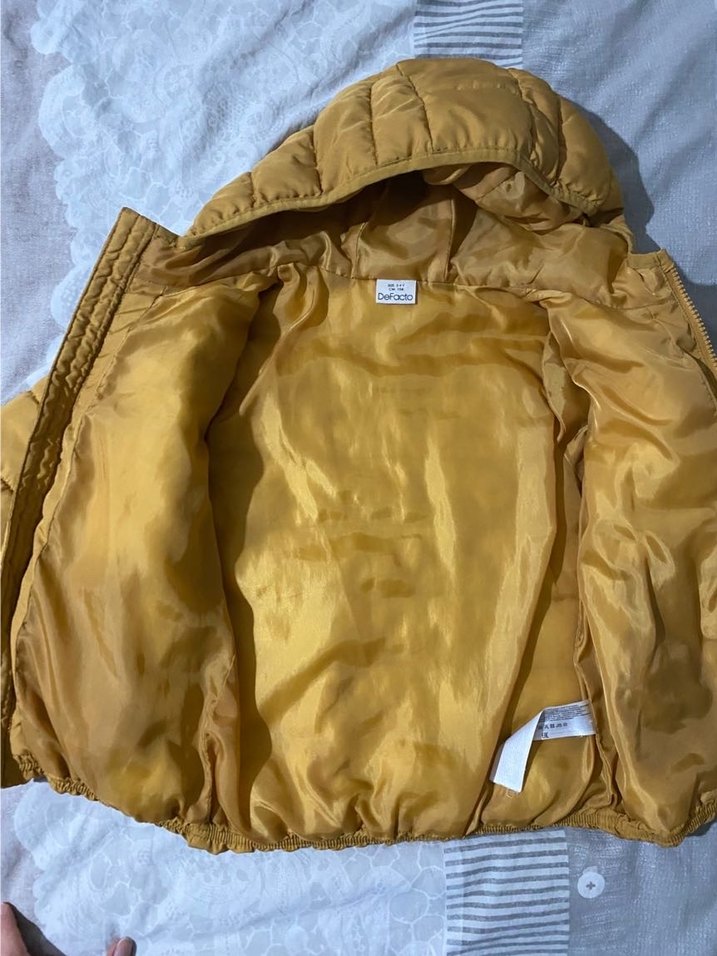 Sarı Kapüşonlu Erkek Çocuk Mont - Görsel 3