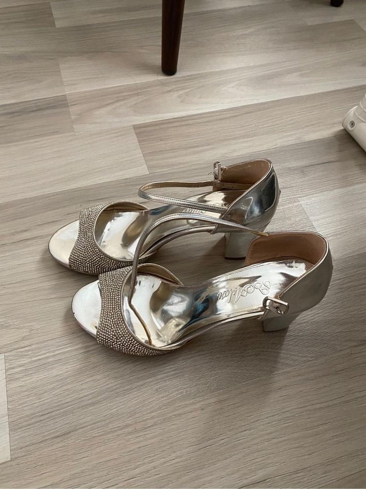 Taşlı Tokalı Gümüş Topuklu Ayakkabı - Görsel 3