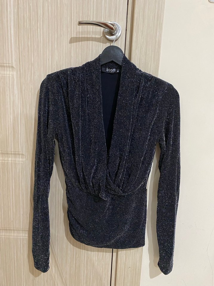 Drapeli V Yakalı Uzun Kollu Siyah Işıltılı Bluz - Görsel 5