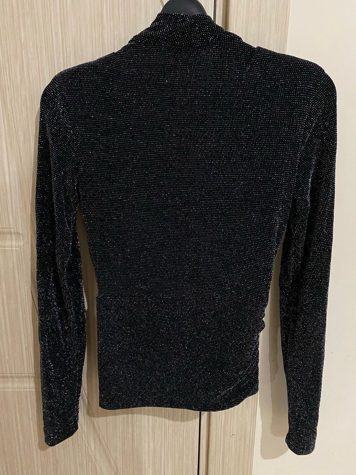 Drapeli V Yakalı Uzun Kollu Siyah Işıltılı Bluz - Görsel 4