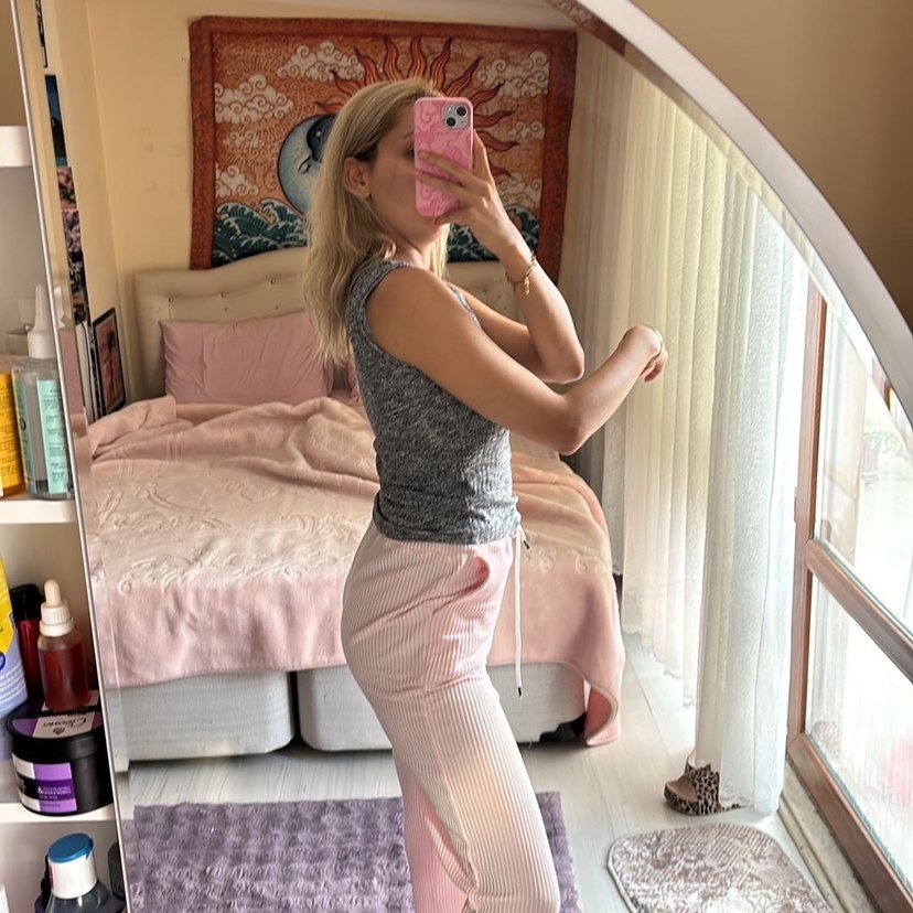 Gri Yüksek Yakalı Kadın Atlet - Görsel 3