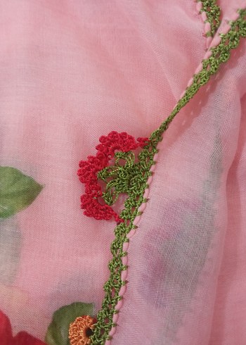 Armine Pembe Çiçek Desenli Fırfırlı Kadın Fuları