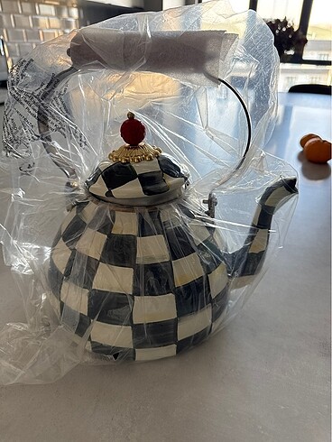 Mackenzie teapot