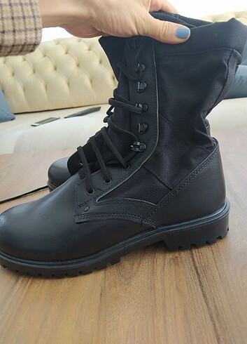 42 Beden Siyah erkek bot 42